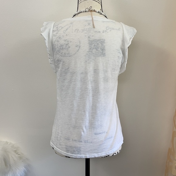 đź’•White Cotton Top with Ruffles Around Sleevesđź’• - Picture 3 of 10